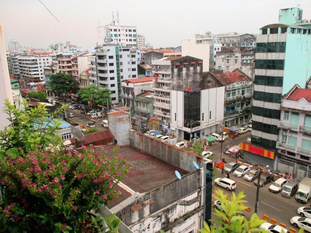Holiday Season Motel Yangon Exteriör bild