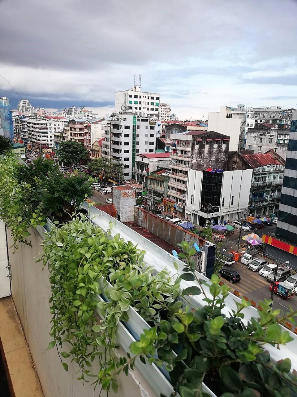 Holiday Season Motel Yangon Exteriör bild